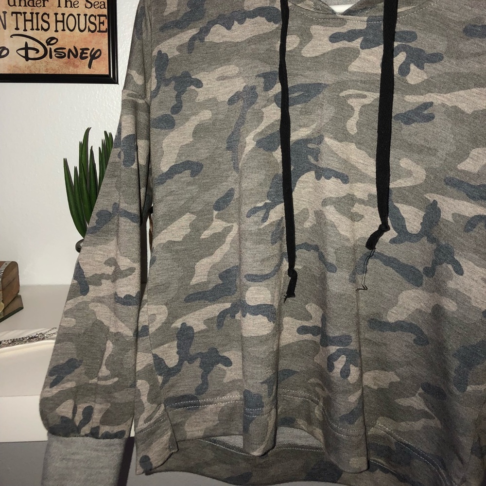 Camouflage, cropped hoodie